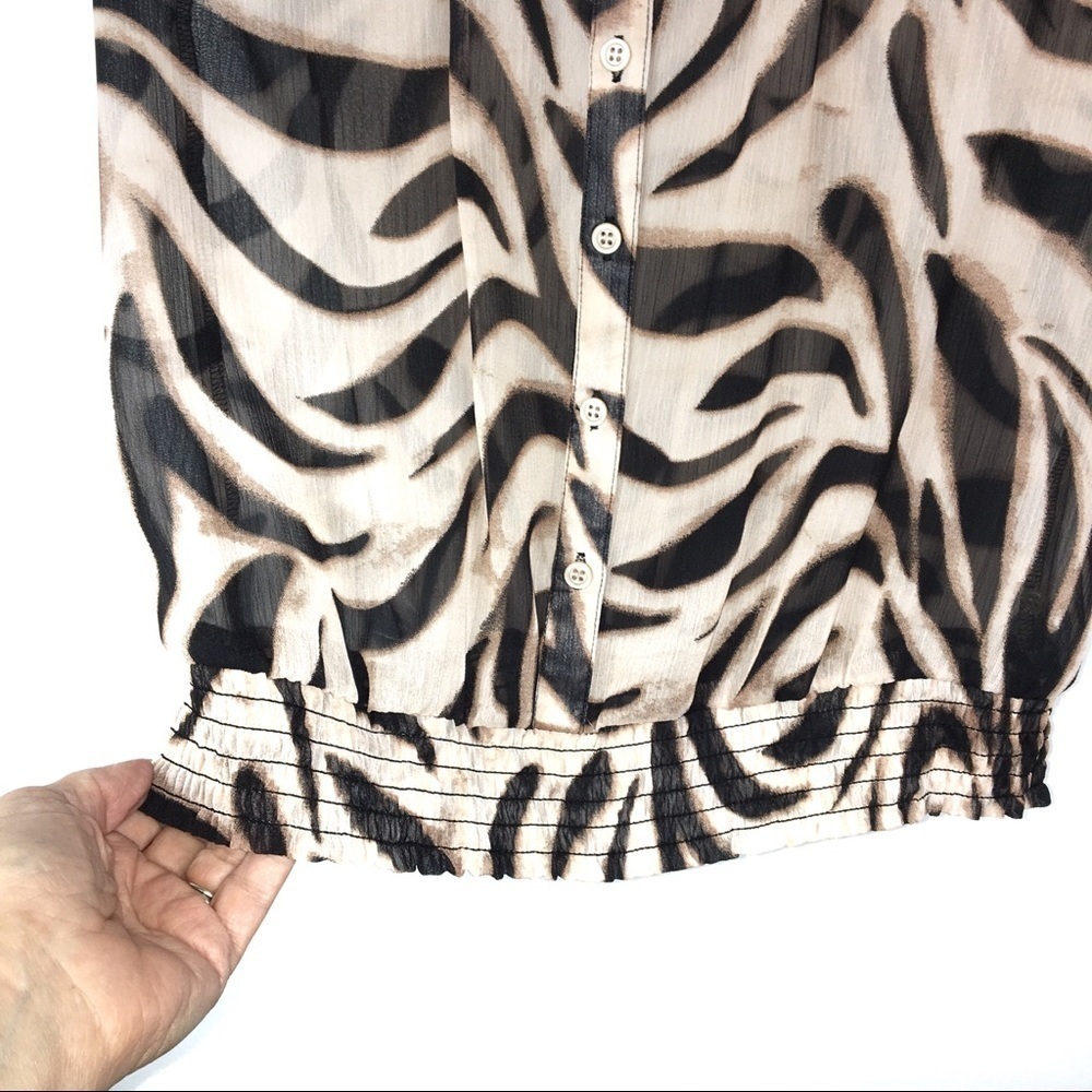 🐶 Fred David Short Sleeve Ruffled Animal Print - Picture 4 of 8